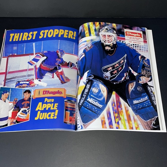 Hockey Night in Toronto Official Magazine Issue # 1 1998-1999 Montreal Canadiens - Picture 5 of 7
